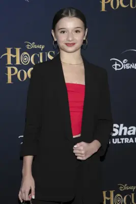 Who Plays Young Mary Sanderson? Nina Kitchen