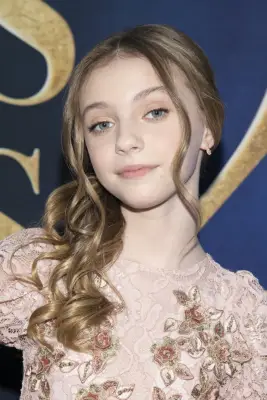 Who Plays Young Sarah Sanderson? Juju Journey Brener