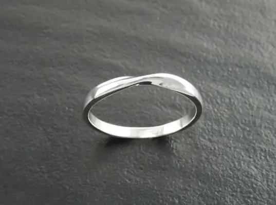 KRAMIKE Mobius RingTwist Band Ring
