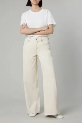 Extra High-Waisted Ankle-Cropped Jeans