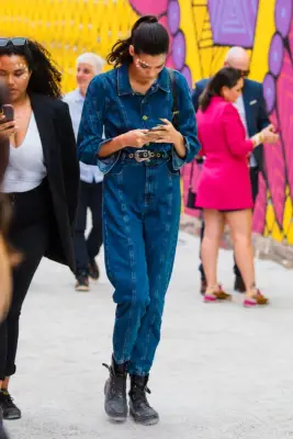 Denim Trend 2025: Tapered-Leg Jeans