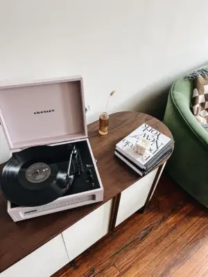 Après l'avoir vu partout sur Instagram, j'ai enfin essayé le tourne-disque Crosley