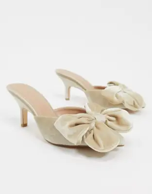 Alternative: Co Wren Wide Fit Bow Pointed Heeled Mule in Velvet