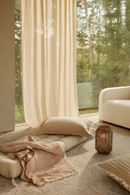 A Cozy Blanket: H&M Crinkled Throw