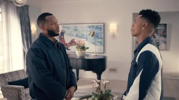 Marlon Wayans as Lou and Jabari Banks as Will Smith in Bel-Air.