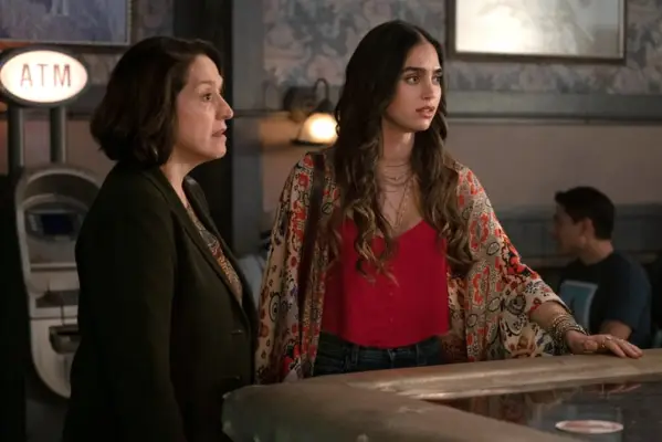 Elena Campbell Martinez as Doña Lupe