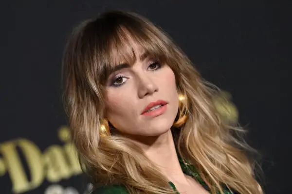 Is Suki Waterhouse Really Singing in 