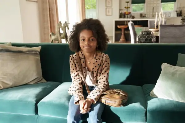 Jordyn McIntosh as younger paige in Hulu