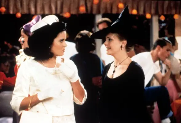 Jenna Leigh Green as Libby Chessler