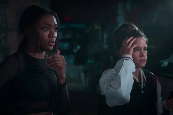 First Kill. (L to R) Imani Lewis as Calliope Burns, Sarah Catherine Hook as Juliette Fairmont in episode 104 of First Kill. Cr. Courtesy of Netflix © 2022