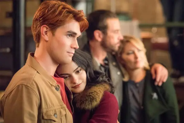 RIVERDALE, from left: KJ Apa, Camila Mendes, 