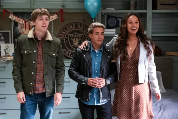 13 REASONS WHY (L TO R) MILES HEIZER as ALEX STANDALL, CHRISTIAN NAVARRO as TONY PADILLA and ALISHA BOE as JESSICA DAVIS in episode 401 of 13 REASONS WHY Cr. DAVID MOIR/NETFLIX 2020