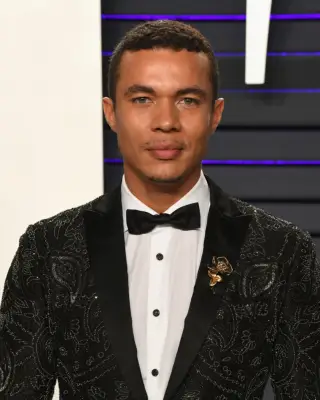 Ismael Cruz Córdova as Qin