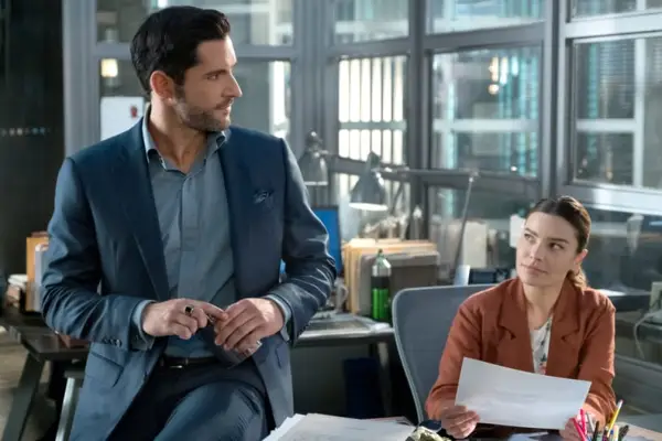 LUCIFER, from left: Tom Ellis, Lauren German, 