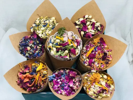 Flower Girl Alternatives to Petals: Dried Flowers