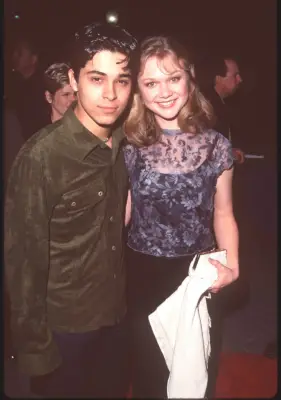 Wilmer Valderrama Relationship History: Ariana Richards